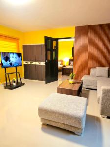 Jenessas Executive Suite 90 sqm near Lanuza Surf Bay