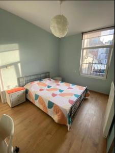 Chambre confortable lits double schaarbeek premier étage