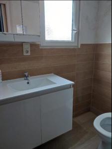 Chambre confortable lits double schaarbeek premier étage