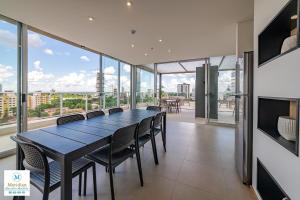 305 Emerald! Boutique building steps away from the malls!