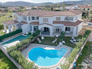 villetta con piscina budoni affitti spiaggia 700 mt