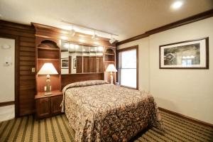 Steamboat Condo at Sunburst Resort close to Skiing Dining and more (SR)