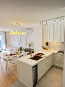 Luxury apartment L with jacuzzi