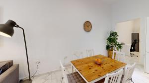 Seaside Apartment Steps Away From The Sea