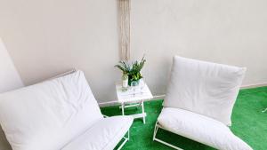 Seaside Apartment Steps Away From The Sea