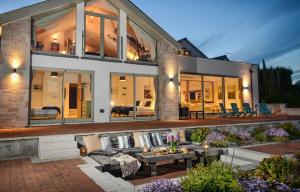 SEA BREEZE - Stunning 6 Bedroom Eco Home with Sea Views