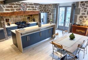 Maisons de vacances Domaine des 5M, Authenticite et Elegance au coeur du Cantal : photos des chambres