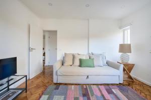 Charming Graça Flat w Balcony, by TimeCooler