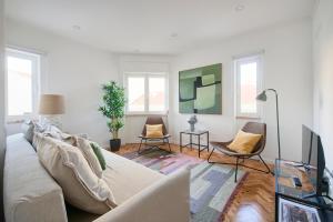 Charming Graça Flat w Balcony, by TimeCooler