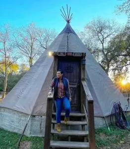 Waterfront Teepee 0 - Bird Sings - Luling