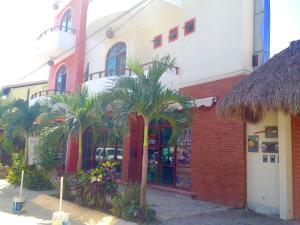 Hotel y Suites Los Encantos