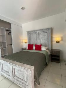 12 VENATOR House Boutique