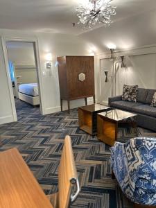 Deluxe King Suite room in Hotel Provincial