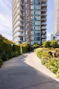 Dt Vancouver Pool, Parking, and Panoramic Views