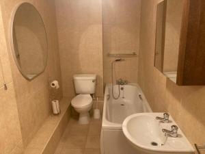 3 bed town centre apartment with 2 parking bays