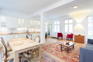 Lofty Torstr Apartments, 4 unique units from 1-3 bedrooms in Mitte, ideal for families & groups, from 2 up to 8 Guests