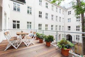 Lofty Torstr Apartments, 4 unique units from 1-3 bedrooms in Mitte, ideal for families & groups, from 2 up to 8 Guests