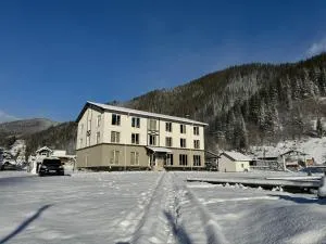 Відпочинковий комплекс Біла Кобила - 韦尔霍维纳