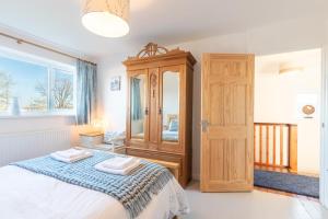 Port View House 3-Bedroom Self Catering Family Home with Garden Near Cardiff