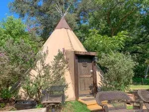 Waterfront Teepee 1 - Prancing Deer - Luling