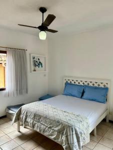 Casa ampla com piscina na enseada