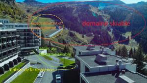 Résidence Capricorne - Appartement entièrement rénové avec cabine · Au pied des pistes · Balcon MAE-5034