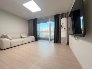 Pyeongnaehopyeong Station Small Apartment