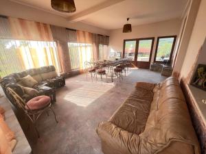 The Mirrors GuestHouse - Къщата с огледалата