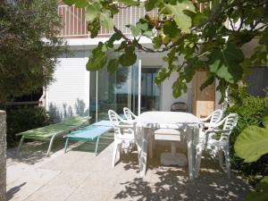 Accès direct plage - T2 avec piscine & parking à Gruissan - FR-1-796-52