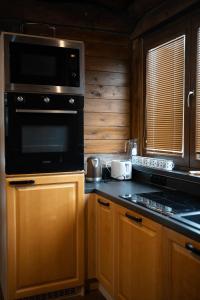 Dřevěný romantický srub v Krušných horách