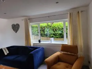 Recently refurbished, spacious 4 bedroom entire house - Lostock