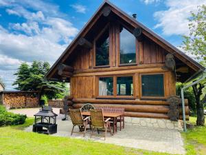 Dřevěný romantický srub v Krušných horách