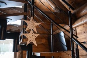 Dřevěný romantický srub v Krušných horách