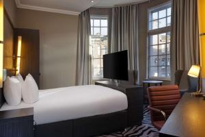 Double Guest Room room in DoubleTree by Hilton Edinburgh City Centre