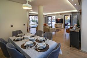 Merkezde Muhteşem Havuzlu Villa