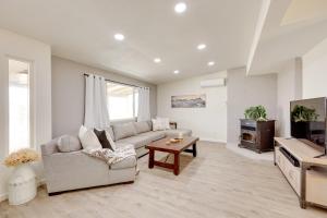 Mtn-View Home about 8 Mi to Joshua Tree Natl Park!