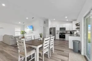 Modern Newly Built Cape Coral Vacation Rental - Burnt Store Marina