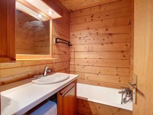 La Clusaz: Demi-chalet cosy 6 pers, cheminée, terrasse, wifi, animaux admis - FR-1-818-27