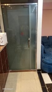 شقة مكيفة فيو بحر المندرة الاسكندرية WiFi سوند سيستم