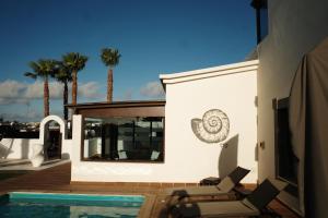 Traumvilla mit Pool & Meerblick