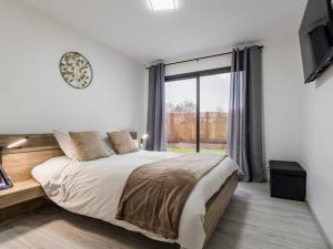 Maisons de vacances Gite spacieux avec jardin, spa, babyfoot et parking prive - FR-1-306-1292 : photos des chambres