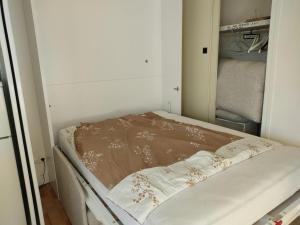 Studio rénové, proche port & village, parking, animaux admis - FR-1-796-83