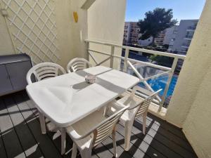 Sainte-Maxime: T2 mezzanine, piscine, parking, animaux acceptés - FR-1-780-88
