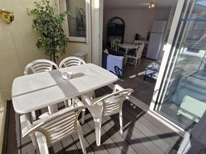 Sainte-Maxime: T2 mezzanine, piscine, parking, animaux acceptés - FR-1-780-88