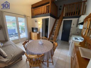 Pavillon 6 pers clim, piscine, parking privé, proche plage - FR-1-781-80