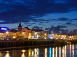 Maison rénovée avec jardin et terrasse au cœur de La Chaume, proche plage, WiFi - FR-1-92-944