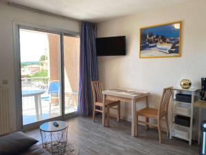 Appartements Studio avec Terrasse et Piscine, Parking Inclus - FR-1-553-285 : photos des chambres