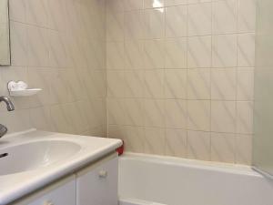 Appartements Studio avec Terrasse et Piscine, Parking Inclus - FR-1-553-285 : Studio