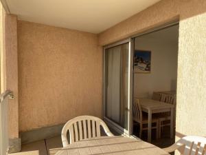 Appartements Appartement 2 pieces avec terrasse et piscine a Balaruc-les-Bains - FR-1-553-286 : photos des chambres