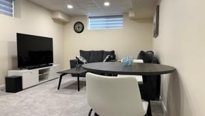 Private Cozy Spacious 1 bedroom basement suite